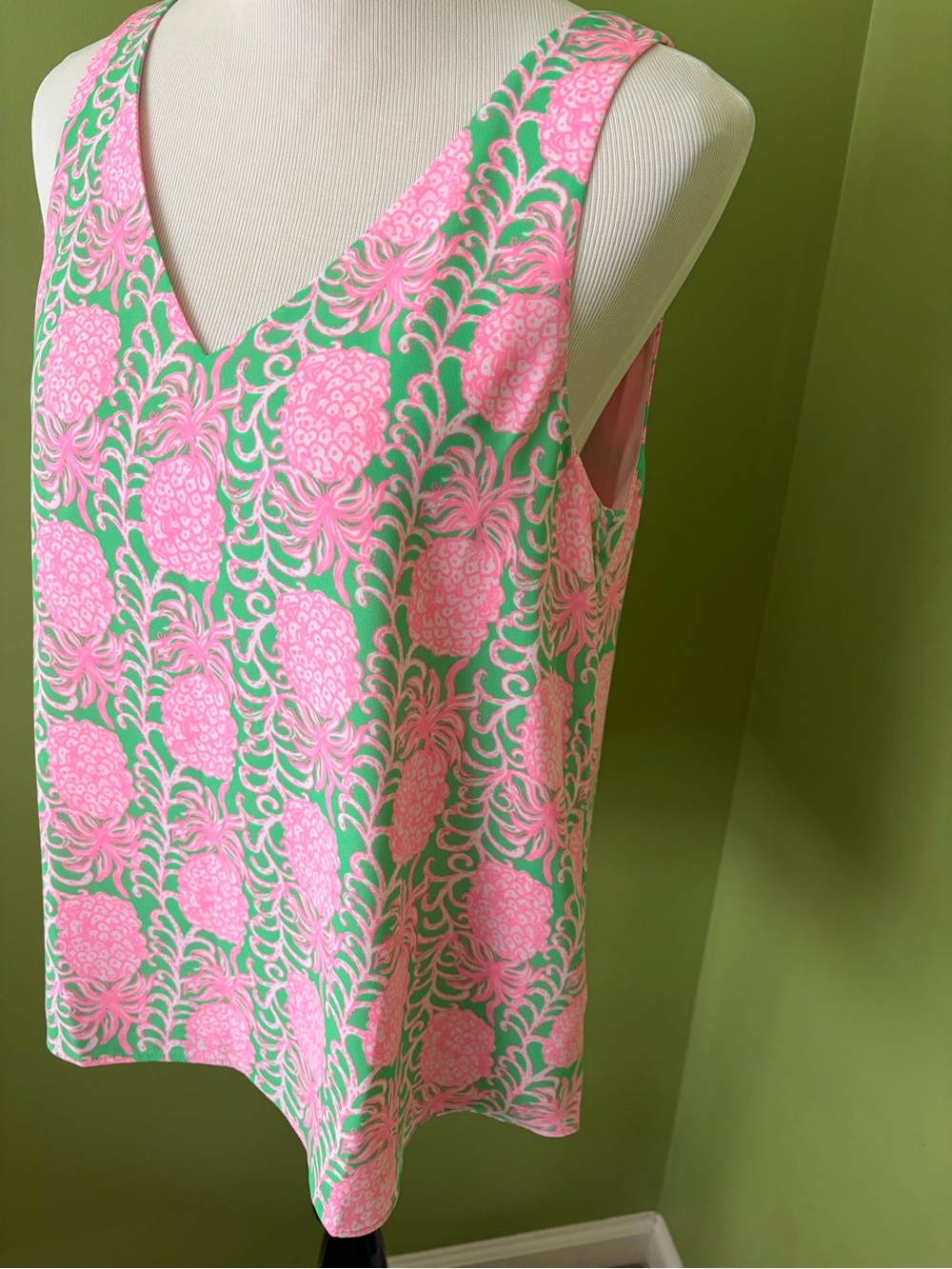 Lilly Pulitzer Fauna Green Party Like a Pineapple V-Neck Straight Hem Florin - Picture 2 of 8